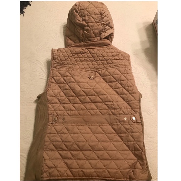 Daisy Quilted Puffer Vest Tan NWT - Picture 3 of 6